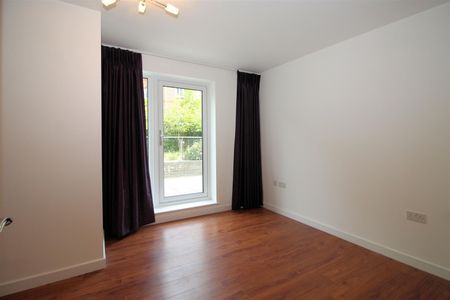 Bradfield Close, Woking - Photo 2