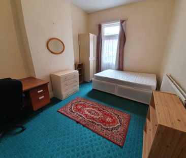 5 Bed Student Accommodation - Photo 5