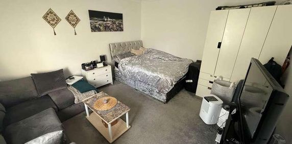 Brybur Close, Reading, RG2 - Photo 2