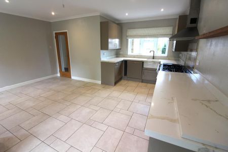 4 bedroom detached house to rent - Photo 3
