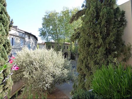 AVIGNON INTRA MUROS: Magnifique appartement entièrement neuf et climatisé avec terrasse et box au coeur du Centre Historique - Photo 4