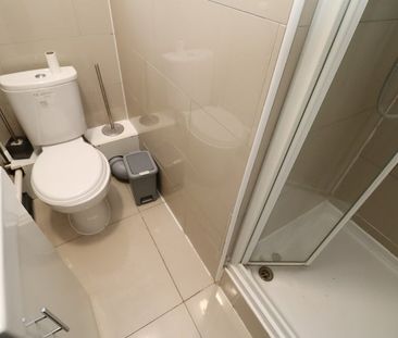 Room in a Shared Flat, Godwin House, E2 - Photo 6