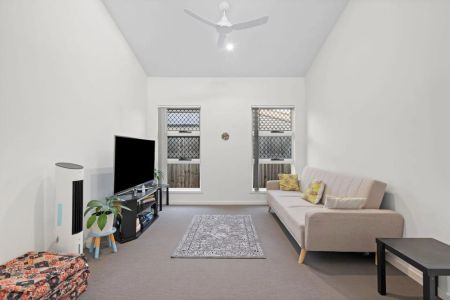 Spacious Contemporary Home - Photo 5