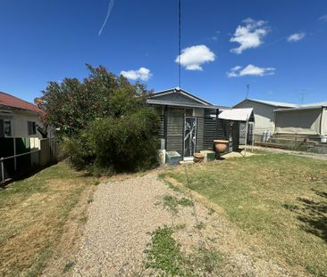 Tidy Three Bedroom Home - Photo 6