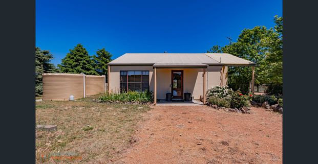 Private Country Cottage with Peaceful Rural Outlooks - Photo 1