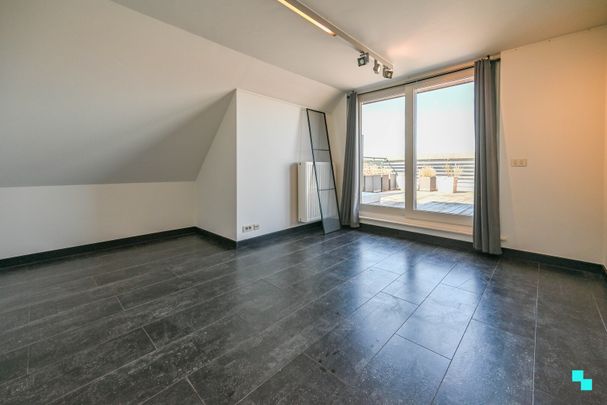 Energiezuinig dakappartement met panoramisch uitzicht te Izegem - Photo 1