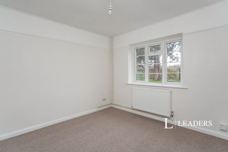 3 bedroom bungalow to rent Pitymoor Lane, Southwick, Fareham, Hampshire, PO17 - Photo 2