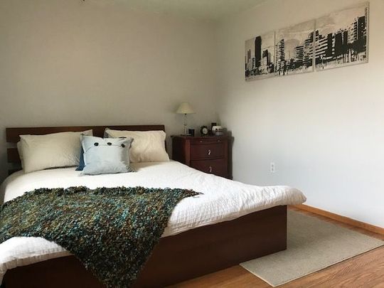 For Lease - 1088 Pearson Drive Unit# Upper, Oakville, Ontario - Photo 1