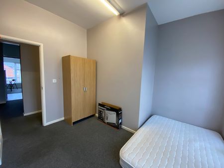 1 Bed Flat, Percy Road, LE2 - Photo 3