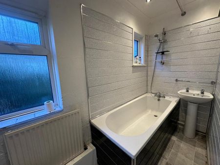 4 Bedroom Semi-Detached To Rent - Photo 5