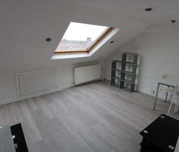 Studio Flat, Lymington Close, SW16 - Photo 3