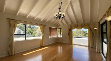 Large family house Blockhouse Bay - Photo 2