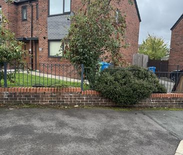 3 Bed Semi-Detached House, Ashover Avenue, M12 - Photo 3