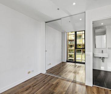 Stylish two-bedroom city apartment city views - Photo 5