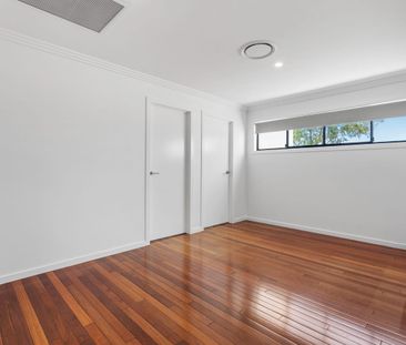 5 Bedroom Home 2 minutes from Varsity College Primary! - Photo 6