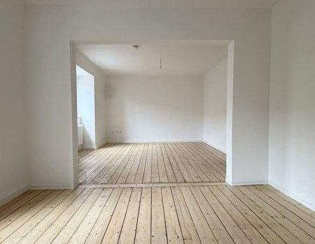 Frisch renovierte 3-Zi.-DG-Whg. mit Dielenboden und neuen Tageslichtbädern - Foto 1