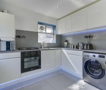 2 bedroom semi-detached bungalow to rent - Photo 5