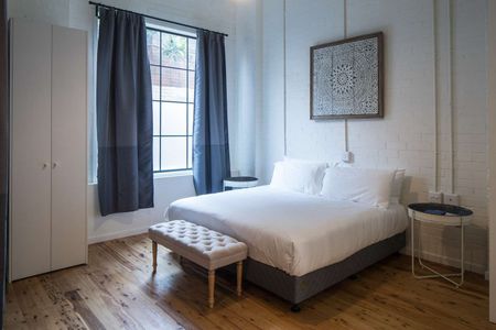 THE GLASS STUDIOS - Photo 2