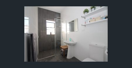 Bronte Beauty - moments to the sand and surf - Photo 4