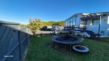 Large 3BR Family Home in Maungaraki Lower hutt! - Photo 5