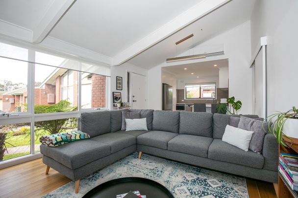 Beautifully and impeccably presented! - Photo 1