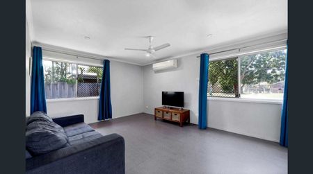 FAMILY HOME WITH POWERED DOUBLE BAY SHED - Photo 2