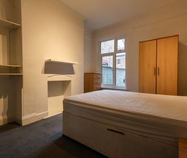 4 bedroom terraced house to rent - Photo 5