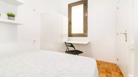 Room in a shared 19-bedroom apartment for rent in l'Antiga Esquerra de l'Eixample - Foto 3