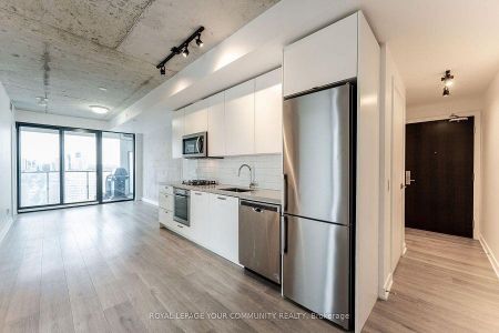 55 Ontario Street condo — Toronto, ON (2-Bedroom) - 2 Bedroom - Photo 3