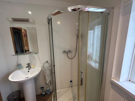 3 bedroom terraced house to rent - Photo 3