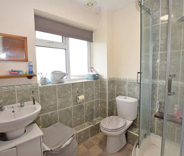 3 bedroom end of terrace house to rent - Photo 5