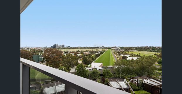 “Spacious apartment with stunning racecourse views” - Photo 1