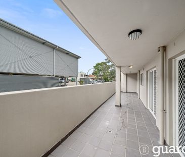 Spacious and stunning family home - perfect for entertaining and gr... - Photo 3