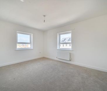 4 bedroom semi-detached house to rent - Photo 4
