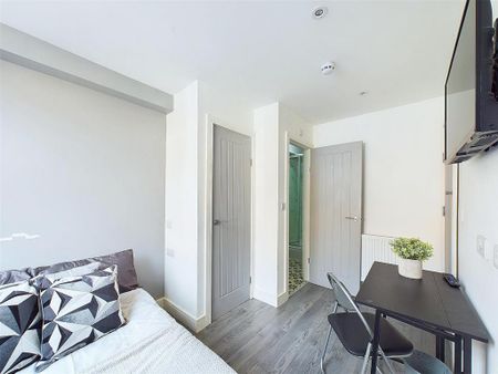 1 bedroom in a house share to rent - Photo 3