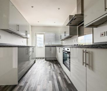 3 bedroom semi-detached bungalow to rent - Photo 3