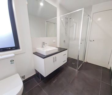 Spacious Ground-Level Apartment for Lease (3D Virtual tour available) – 1/1116 Burke Road, Balwyn North - Photo 3