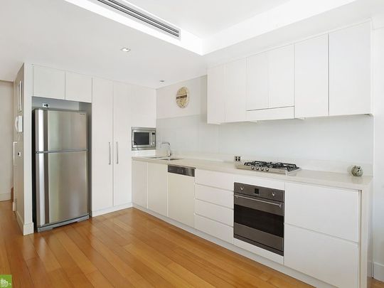 Stunning Double-Storey Apartment in the Heart of the CBD - Photo 1