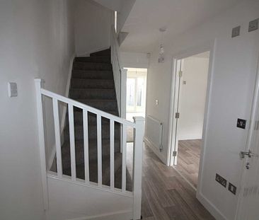 3 bed Town House - Photo 5