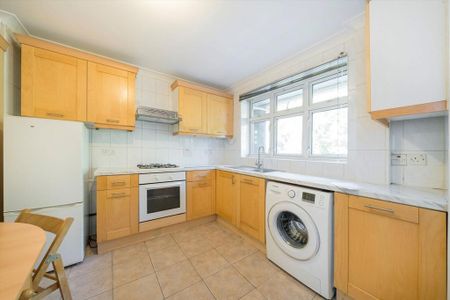3 bedroom flat to rent - Photo 3