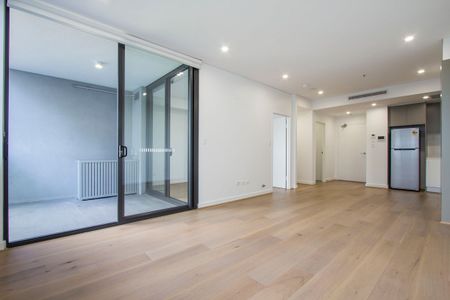 Spacious Apartment with Park Views - Photo 4