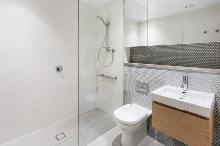 Spacious Apartment with Expansive Terrace and Bushland Views - Photo 5