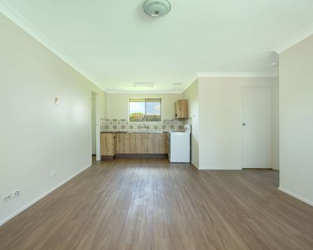 Bright, fresh Unit in Quiet Cul-de-sac - Photo 2