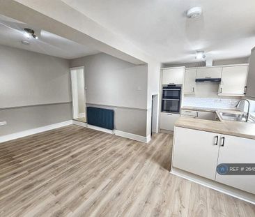 4 bedroom terraced house to rent - Photo 4