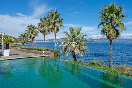 Villa pieds dans l'eau à la location - Saint-Tropez - Vue mer panoramique - Photo 2