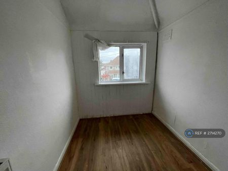 4 bedroom semi-detached house to rent - Photo 3