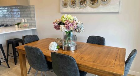 BRAND NEW - Stunning 4-Bedroom Townhouse in Su... - Photo 4