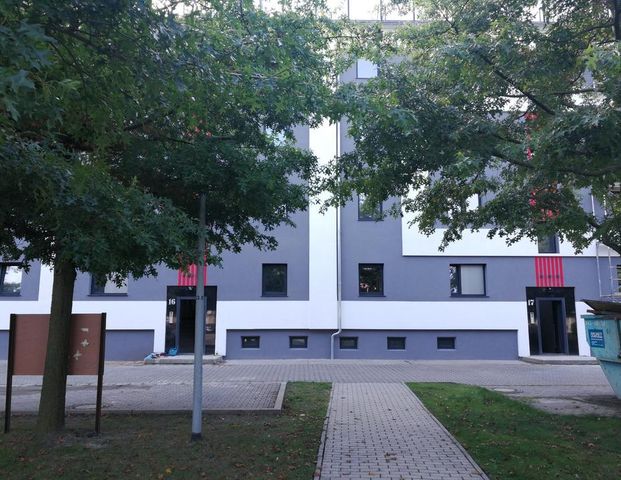 Schicke 3-Raum Wohnungen - barrierearm und mit Balkon in ländlicher Umgebung - Photo 1