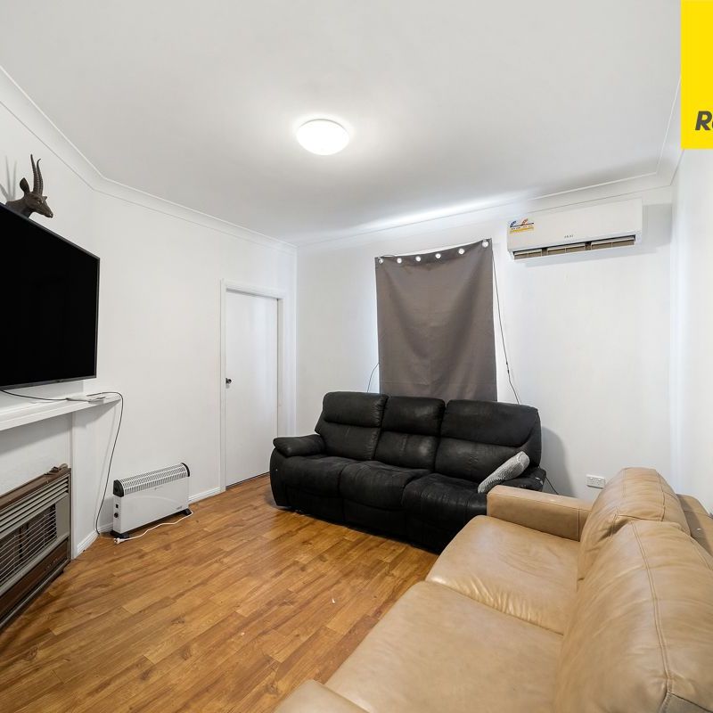 Charming 3-Bedroom Cooma Cottage- partially furnished - Photo 1