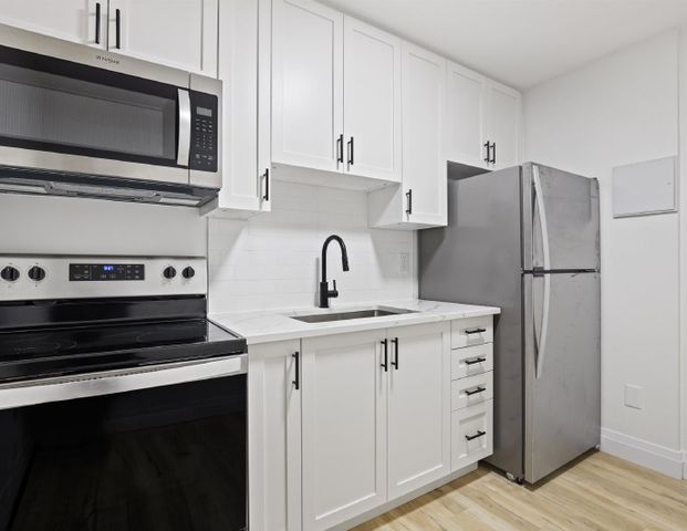 1 Hamilton Avenue North - 404 - Photo 1